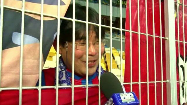 El e fanul JAPONEZ care in 86 s-a indragostit de Steaua, acum 12 ani s-a mutat la Bucuresti, azi merge cu ei peste tot in Europa