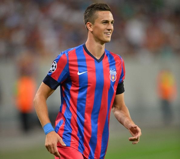 ROMANUL care traieste cea mai tare poveste din Premier League! Fara patron, manager si fara jucatori, au ajuns in VARFUL ANGLIEI_5