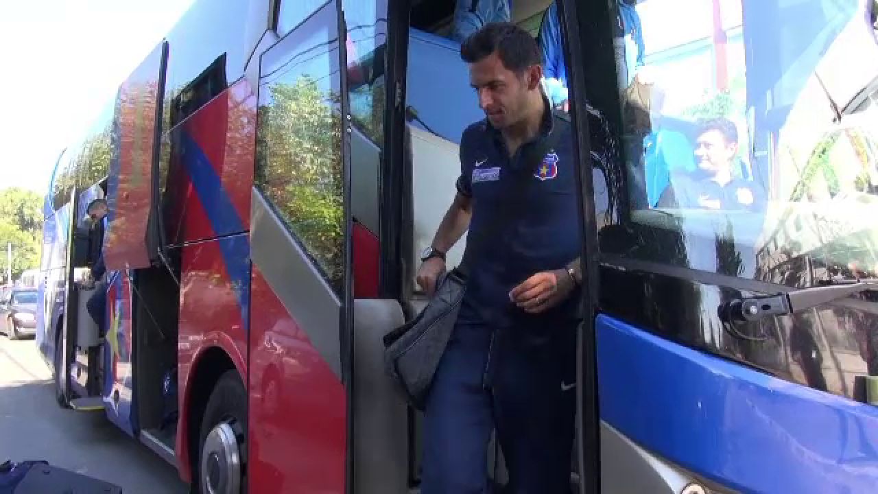 Galca nu a riscat sa provoace un SCANDAL la Steaua! Imaginile nevazute la TV. Cine a coborat din autocar. FOTO _1