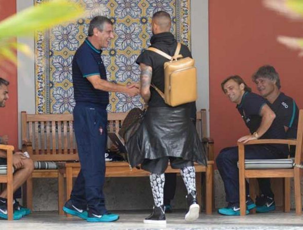 Toti au inceput sa rada cand l-au vazut! Cum a aparut imbracat Ricardo Quaresma la nationala. FOTO_1