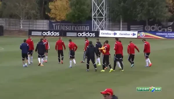 Imagini de senzatie de la nationala! Chiriches, LUAT LA PALME, Maxim n-a mai suportat si a avut o reactie neasteptata