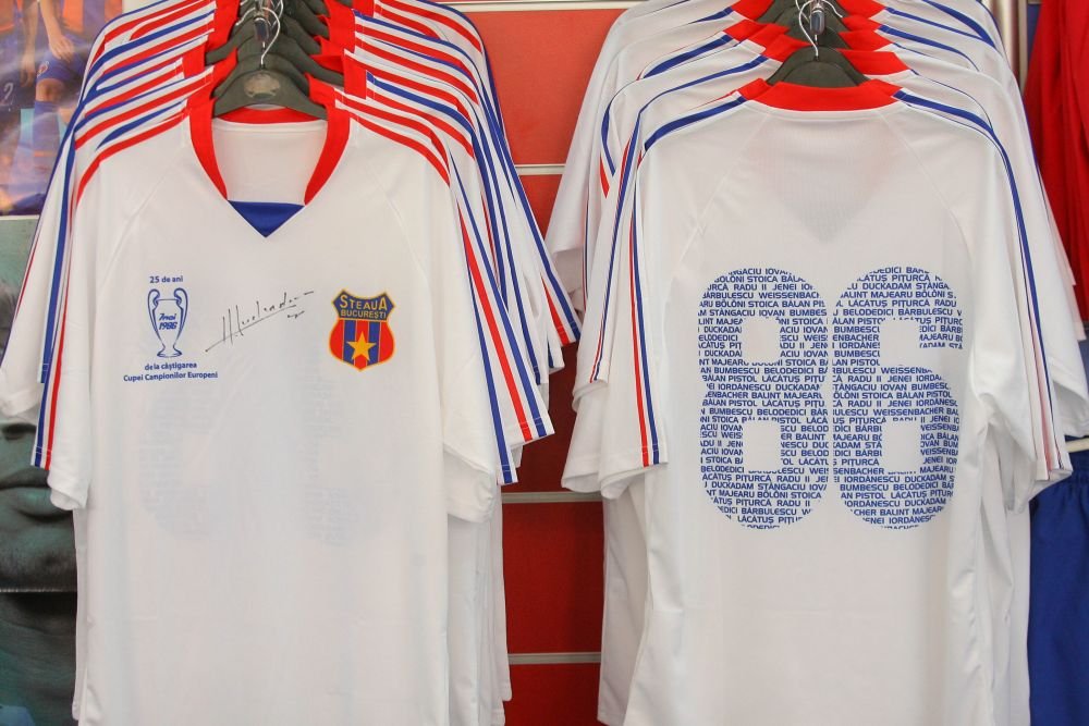 Businessul unui club ajuns afacere de familie! Cum s-a impartit STEAUA in 3 ani si cat costa sa scoata profit din sigla si culori_2