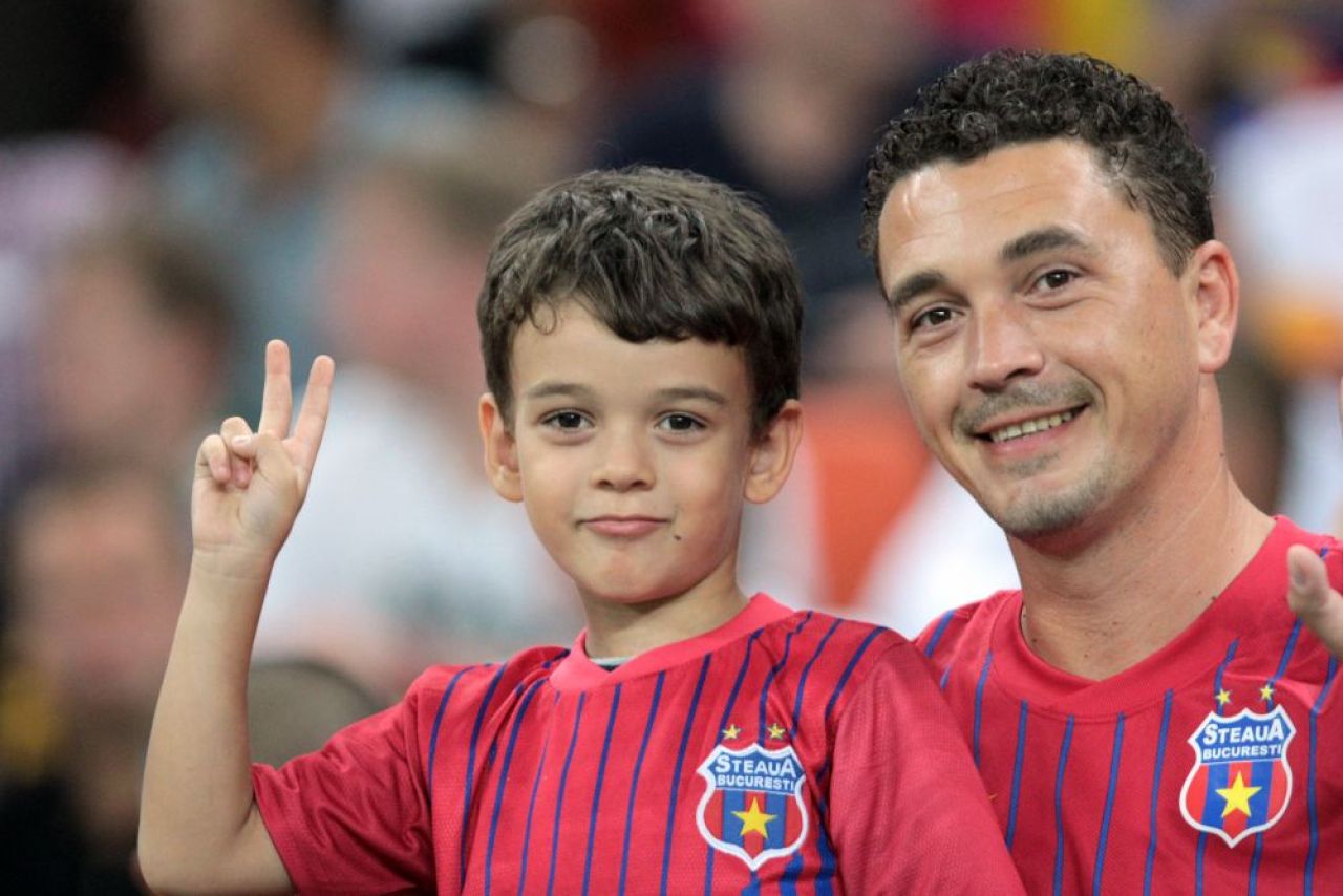 Businessul unui club ajuns afacere de familie! Cum s-a impartit STEAUA in 3 ani si cat costa sa scoata profit din sigla si culori_4