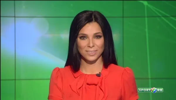 Ori la pian, ori pe teren! O fata de Ploiesti imbina fotbalul cu muzica! Ce a creat inainte de Romania - Ungaria