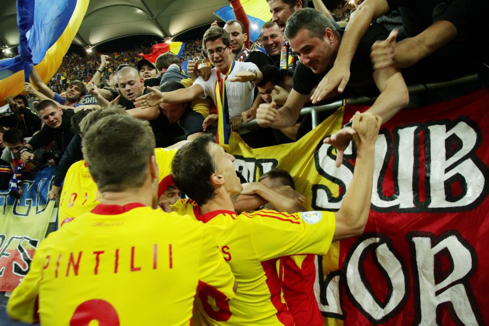 Jucatorii maghiari nu s-au putut abtine: au cantat imnul Ungariei cu galeria, apoi s-au intors la romani sa cante si ei!