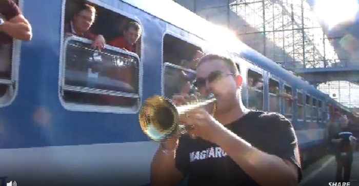 Un tren, multa bere si niste trompete! VIDEO: Cum arata 