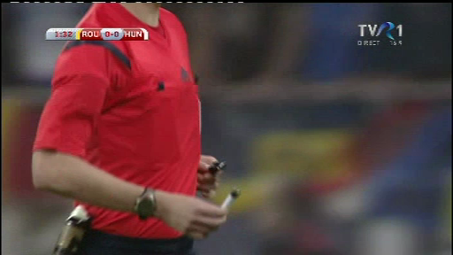 BRICHETE pe teren, petarde si torte in tribuna! Romania, sanse mari sa fie suspendata dupa meciul cu Ungaria! FOTO_5