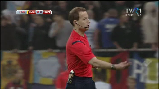 BRICHETE pe teren, petarde si torte in tribuna! Romania, sanse mari sa fie suspendata dupa meciul cu Ungaria! FOTO_6