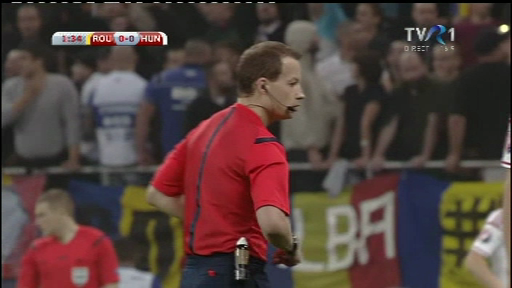 BRICHETE pe teren, petarde si torte in tribuna! Romania, sanse mari sa fie suspendata dupa meciul cu Ungaria! FOTO_7