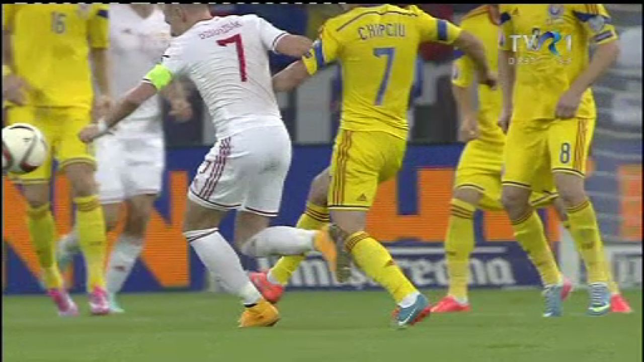 FOTO Jucatorii si Piturca ACUZA degeaba, arbitrul a avut dreptate! Chipciu a faultat la golul incasat de Romania! _3