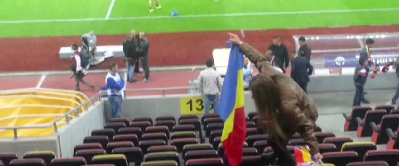 Rafael, ultras rebel :) Scene de la VIP: omul care canta imnul s-a suit pe scaune si le-a aratat semne obscene maghiarilor! FOTO_2
