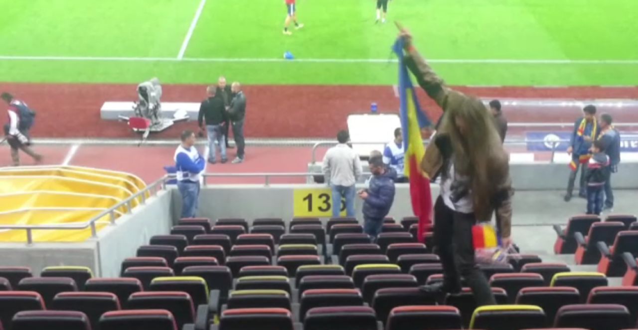 Rafael, ultras rebel :) Scene de la VIP: omul care canta imnul s-a suit pe scaune si le-a aratat semne obscene maghiarilor! FOTO_5