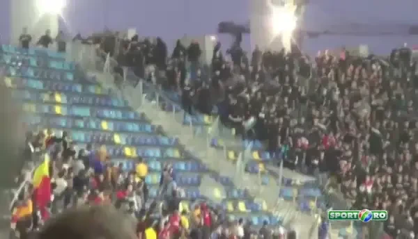 Atenti cu maghiarii, violenti cu romanii! Cum s-au comportat fortele de ordine in momentul in care ungurii au invadat Tribuna 1