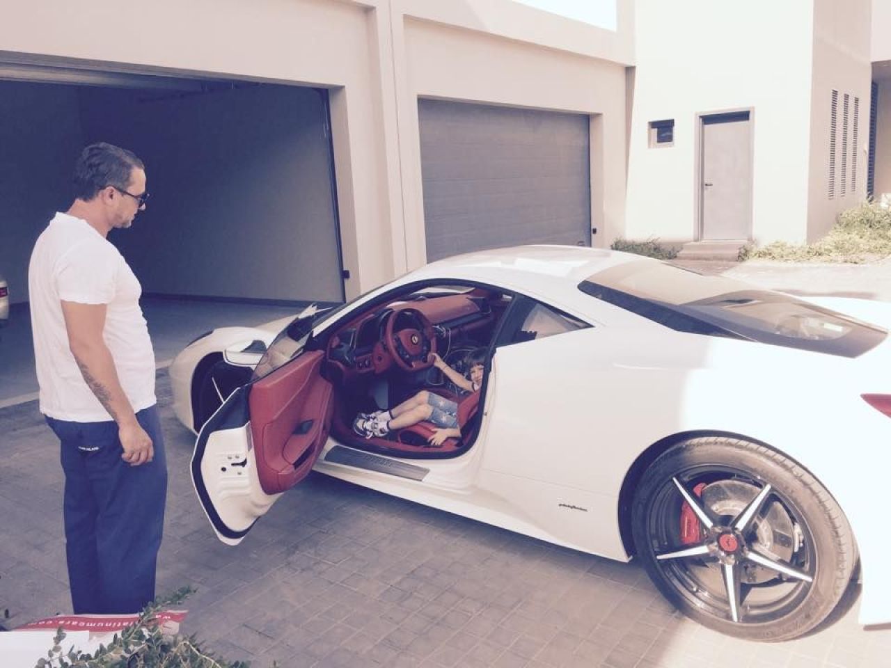 Viata de SEIC! Reghe si-a mai luat un bolid de 200.000 de euro! Cadoul perfect pentru finala Ligii Campionilor! FOTO_6