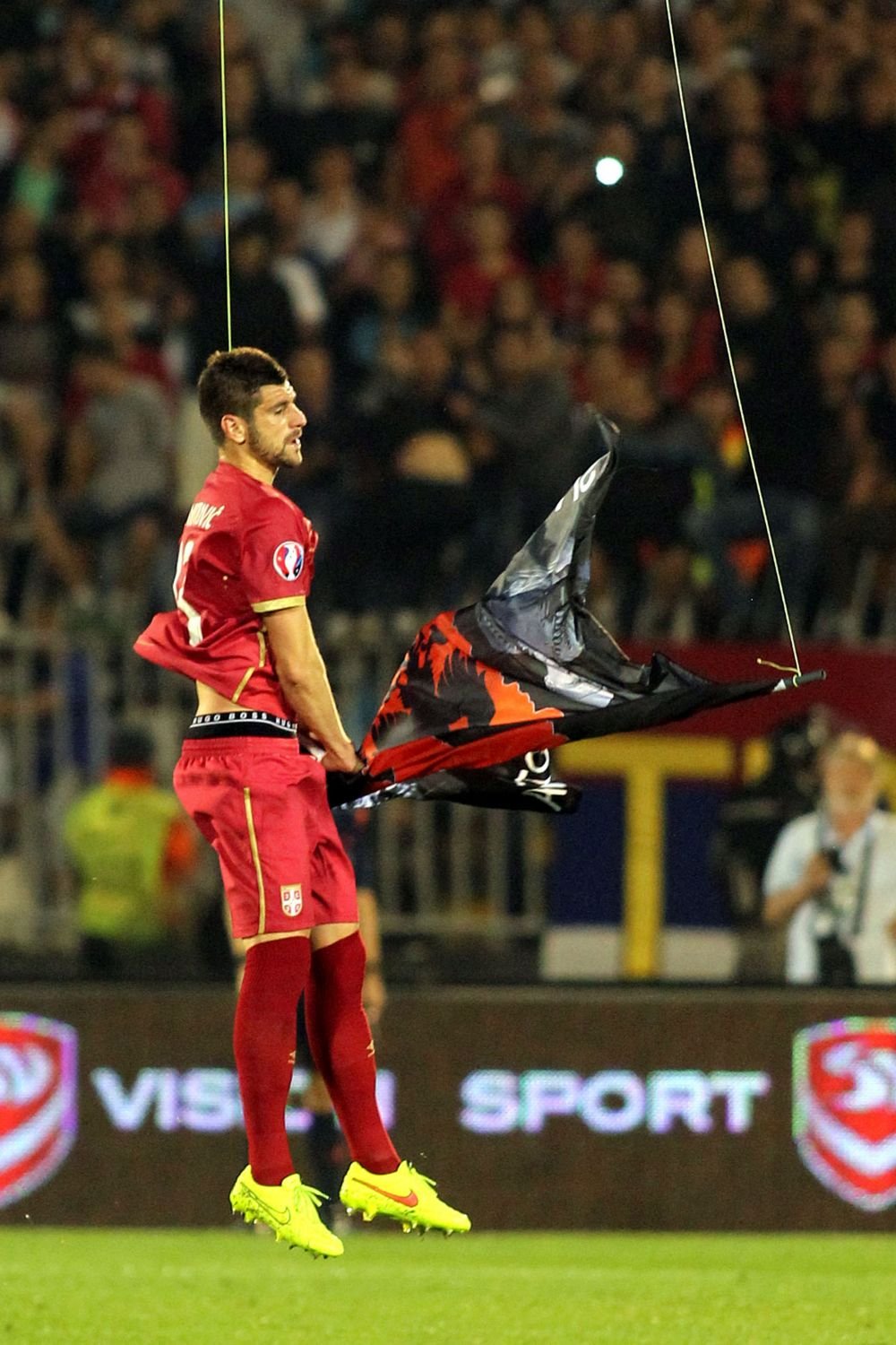 Meciul de la Belgrad a nascut RAZBOIUL DRONELOR in fotbal: 