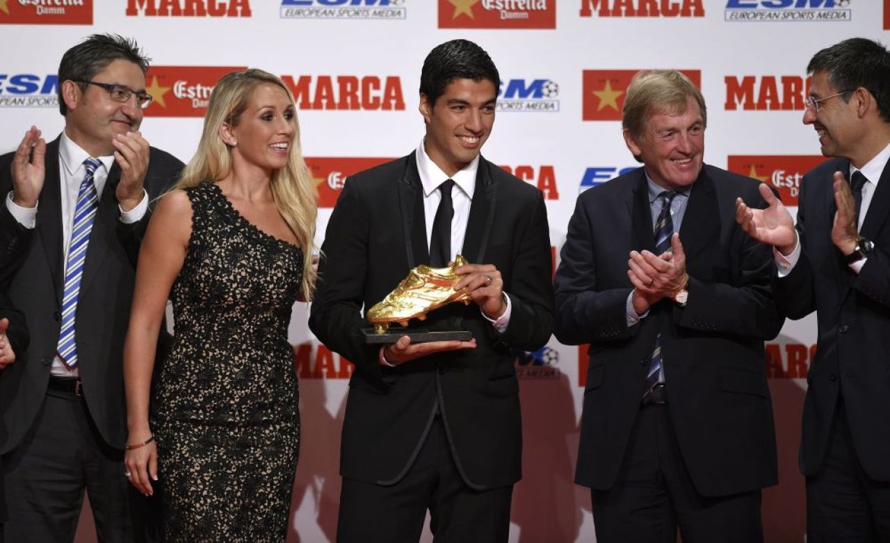 FANTASTIC! Cum a ajuns Suarez fotbalist datorita sotiei sale! Poveste demna de Hollywood pentru atacantul Barcei!_4