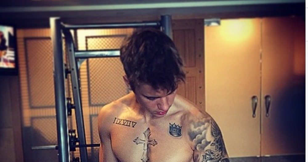Transformarea fantastica intr-un pachet de muschi a lui Justin Bieber, dupa ce a fost bagat in sala de box de Mayweather. VIDEO_5