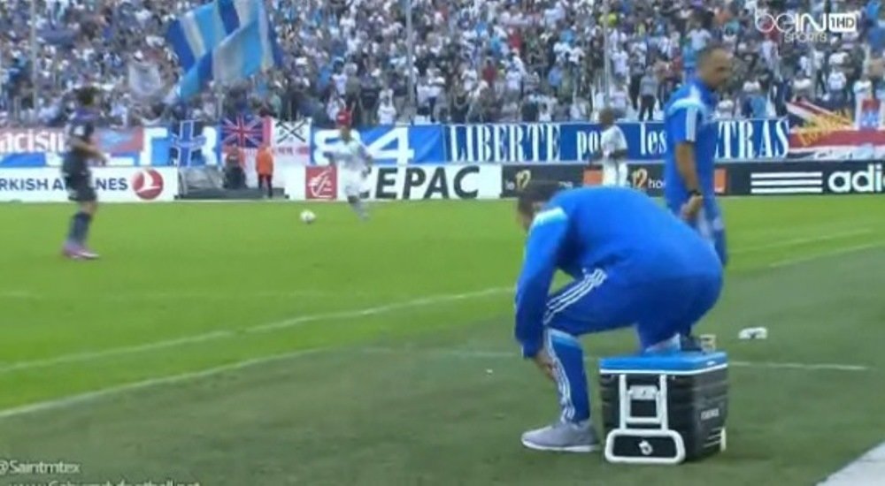 FRIGEEEEE! Faza zilei in fotbal! Ce a patit Bielsa cand a vrut sa se aseze la marginea terenului. SUPER VIDEO&nbsp;