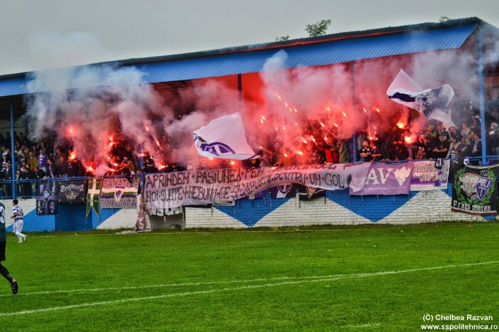 VIDEO SENZATIONAL! ASTA se intampla in liga a 4-a din Romania! Ce au facut fanii lui ASU Poli la ultimul meci_1