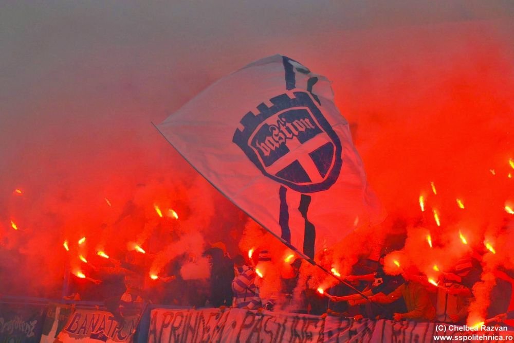 VIDEO SENZATIONAL! ASTA se intampla in liga a 4-a din Romania! Ce au facut fanii lui ASU Poli la ultimul meci_3