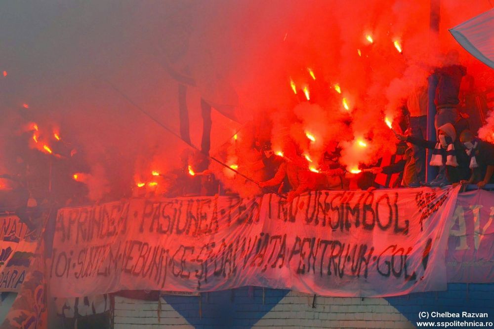 VIDEO SENZATIONAL! ASTA se intampla in liga a 4-a din Romania! Ce au facut fanii lui ASU Poli la ultimul meci_4