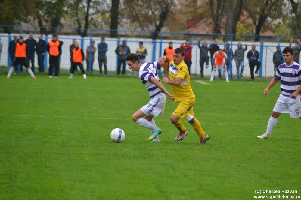 VIDEO SENZATIONAL! ASTA se intampla in liga a 4-a din Romania! Ce au facut fanii lui ASU Poli la ultimul meci_7
