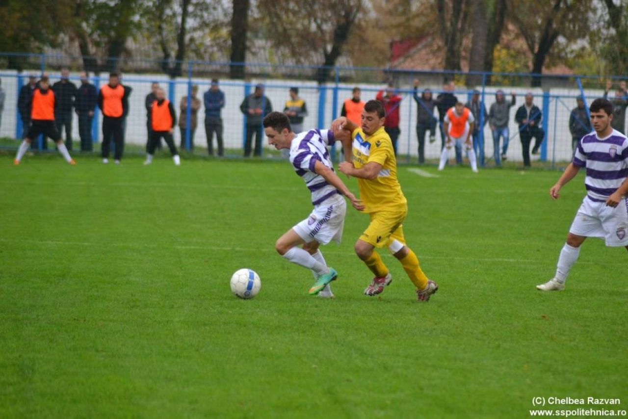 VIDEO SENZATIONAL! ASTA se intampla in liga a 4-a din Romania! Ce au facut fanii lui ASU Poli la ultimul meci_7