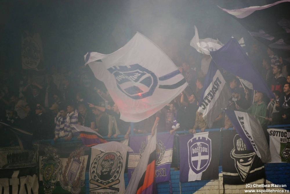 VIDEO SENZATIONAL! ASTA se intampla in liga a 4-a din Romania! Ce au facut fanii lui ASU Poli la ultimul meci_9