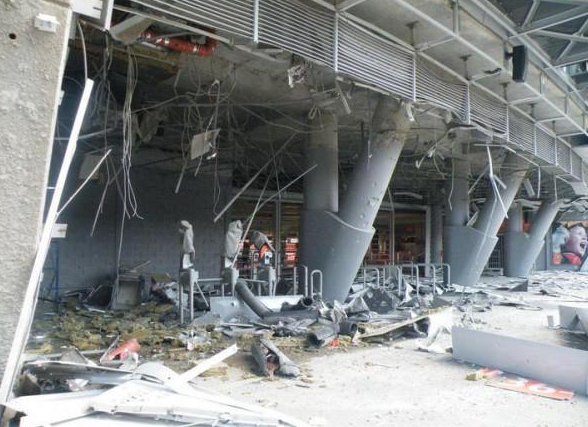 FOTO Stadionul lui Sahtior a fost BOMBARDAT din nou! Arena de 200 de milioane a lui Ahmetov devine o RUINA! _5