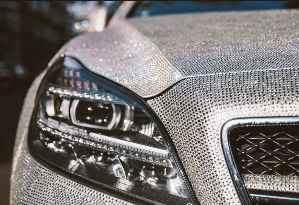 "Cea mai vulgara masina" a fost vanduta pe eBay! Cat a costat Mercedes-ul CLS 350 decorat cu 1 milion de cristale Swarovski