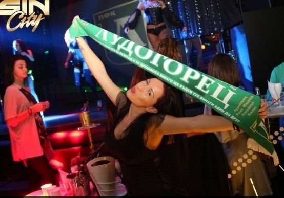 Petrecere nebuna cu Moti dupa victoria unica a lui Ludogorets in Grupele Ligii. 10 sticle de sampanie, animatoare si catuse. FOTO_3
