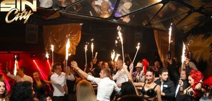 Petrecere nebuna cu Moti dupa victoria unica a lui Ludogorets in Grupele Ligii. 10 sticle de sampanie, animatoare si catuse. FOTO_7