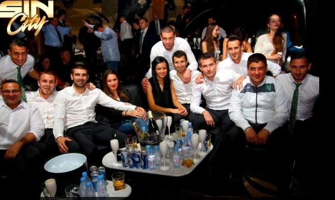 Petrecere nebuna cu Moti dupa victoria unica a lui Ludogorets in Grupele Ligii. 10 sticle de sampanie, animatoare si catuse. FOTO_17