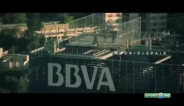 VIDEO: Doua super staruri din NBA au inventat baschetul wireless ! Kevin Durant la microfon, James Harden joaca legat la ochi!