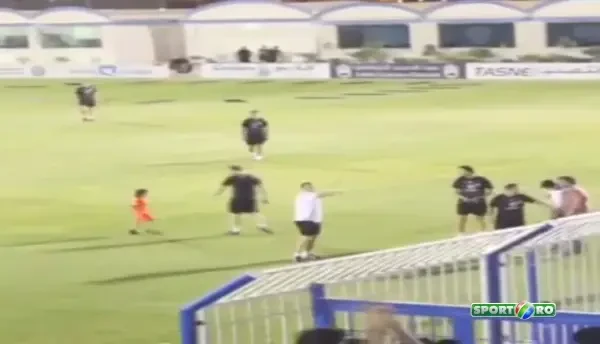 Primire de SEIC pentru Reghe dupa ce a pierdut in turul finalei Ligii Campionilor! Ce i-au stirigat fanii la antrenament. VIDEO