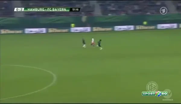 Neuer chiar vrea sa castige Balonul de Aur! A uitat pentru o clipa ca e portar si s-a dus in atac! Faza pe care o faci la FIFA