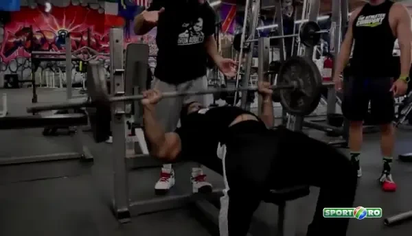 FABULOS! Cum arata omul care a facut 400 de impingeri la piept cu 100 de kilograme! SUPER VIDEO