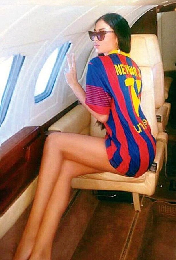 Golgheterul Neymar face marcaj strans :) Starul Barcei s-a aprins dupa una dintre cele mai cunoscute femei din Serbia!_3