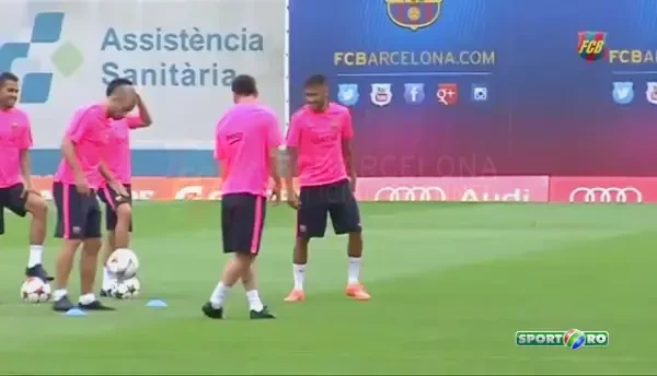 Schema ireala la antrenamentul Barcelonei: Messi a dat cos cu capul dupa o faza nebuna cu Neymar si Mascherano! VIDEO