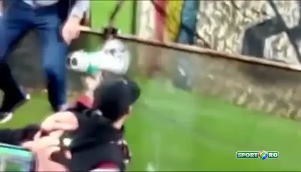 Ploua, racim si nu va parasim! Unul dintre cei mai scumpi fotbalisti romani a fost in galerie la meciul cu CFR Cluj VIDEO