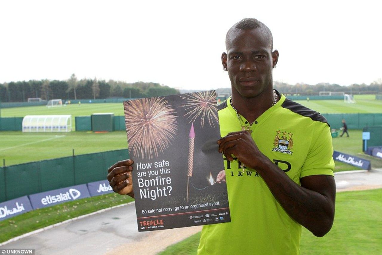 Au aparut imagini cu vila INCENDIATA de Balotelli cu artificii! Cum a ajuns sa arate o casa de 3,5 milioane de euro! FOTO_1