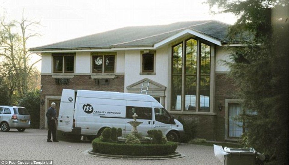 Au aparut imagini cu vila INCENDIATA de Balotelli cu artificii! Cum a ajuns sa arate o casa de 3,5 milioane de euro! FOTO_4
