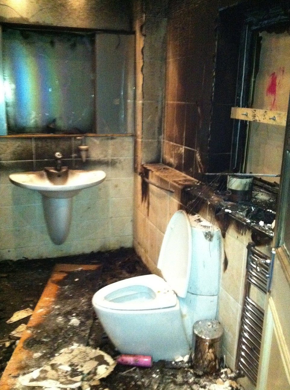 Au aparut imagini cu vila INCENDIATA de Balotelli cu artificii! Cum a ajuns sa arate o casa de 3,5 milioane de euro! FOTO_5
