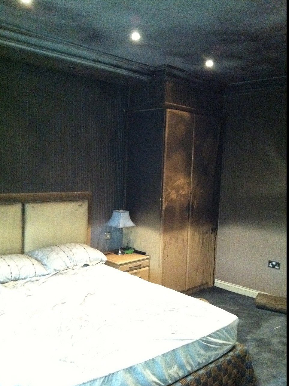 Au aparut imagini cu vila INCENDIATA de Balotelli cu artificii! Cum a ajuns sa arate o casa de 3,5 milioane de euro! FOTO_8