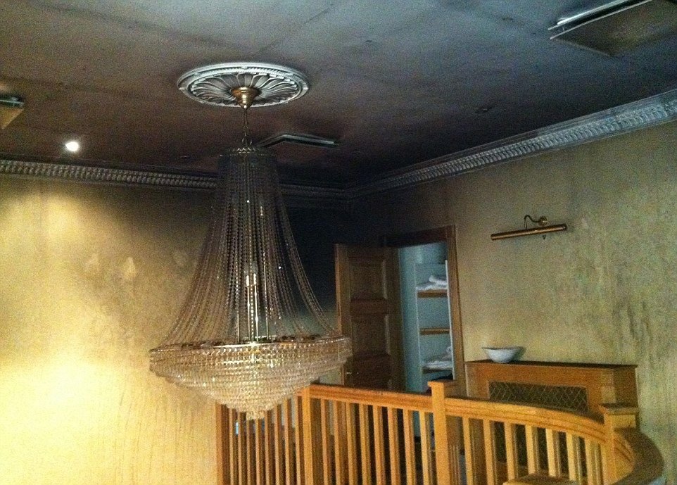 Au aparut imagini cu vila INCENDIATA de Balotelli cu artificii! Cum a ajuns sa arate o casa de 3,5 milioane de euro! FOTO_11