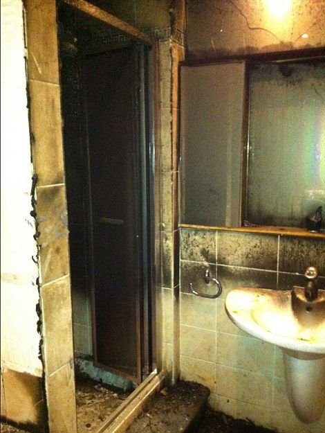 Au aparut imagini cu vila INCENDIATA de Balotelli cu artificii! Cum a ajuns sa arate o casa de 3,5 milioane de euro! FOTO_12