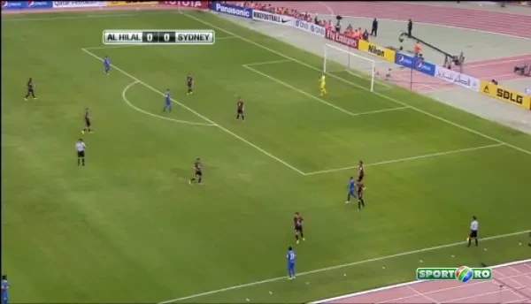 Al Hilal a cerut penalty pentru hent in careu, arbitrul japonez lasa jocul sa continue!