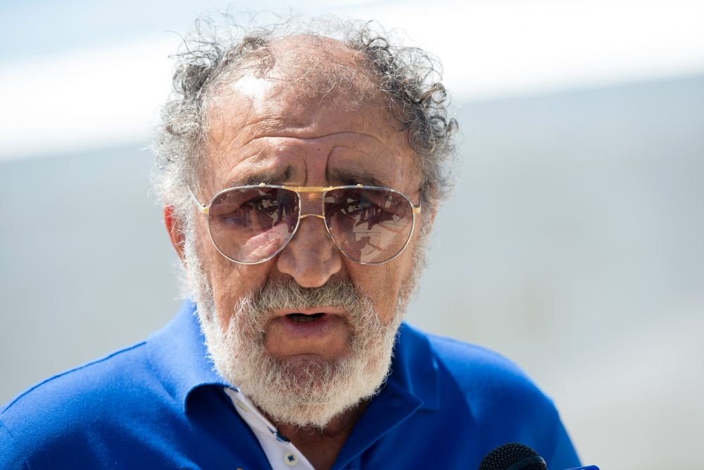 Gestul INCREDIBIL al lui Tiriac la Paris! Ce a facut cand a vazut cozile uriase din fata urnelor de vot :)