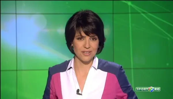 Messi si Ronaldo nu si-ar permite asa ceva. Un fotbalist de la Bayern isi parcheaza masina pe teren.