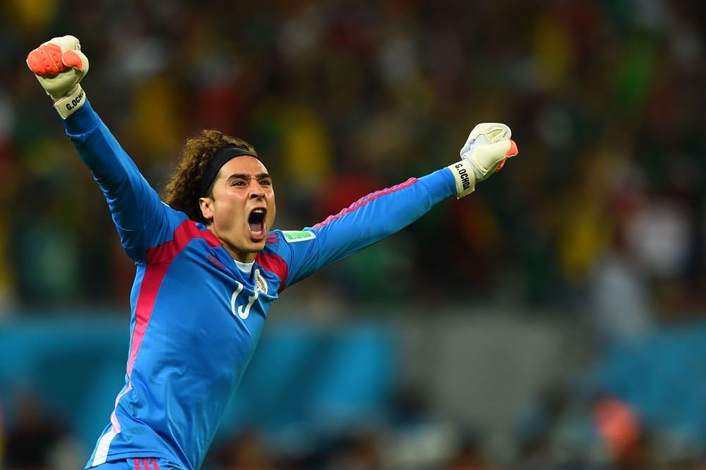 Il mai stii pe Ochoa, portarul SpiderMan de la Mondial? Mexicanul a fost curtat de echipe mari, dar acum "sterge" banca